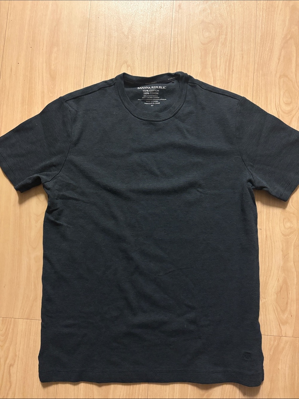 Banana Republic Men's Charcoal Crewneck Short Sleeve Tee 100 percent cotton